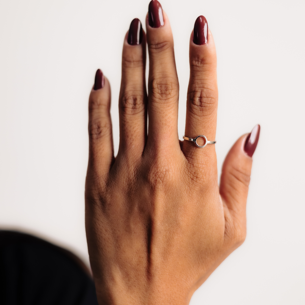 Anel Feminino em Prata - Circulo Vazado