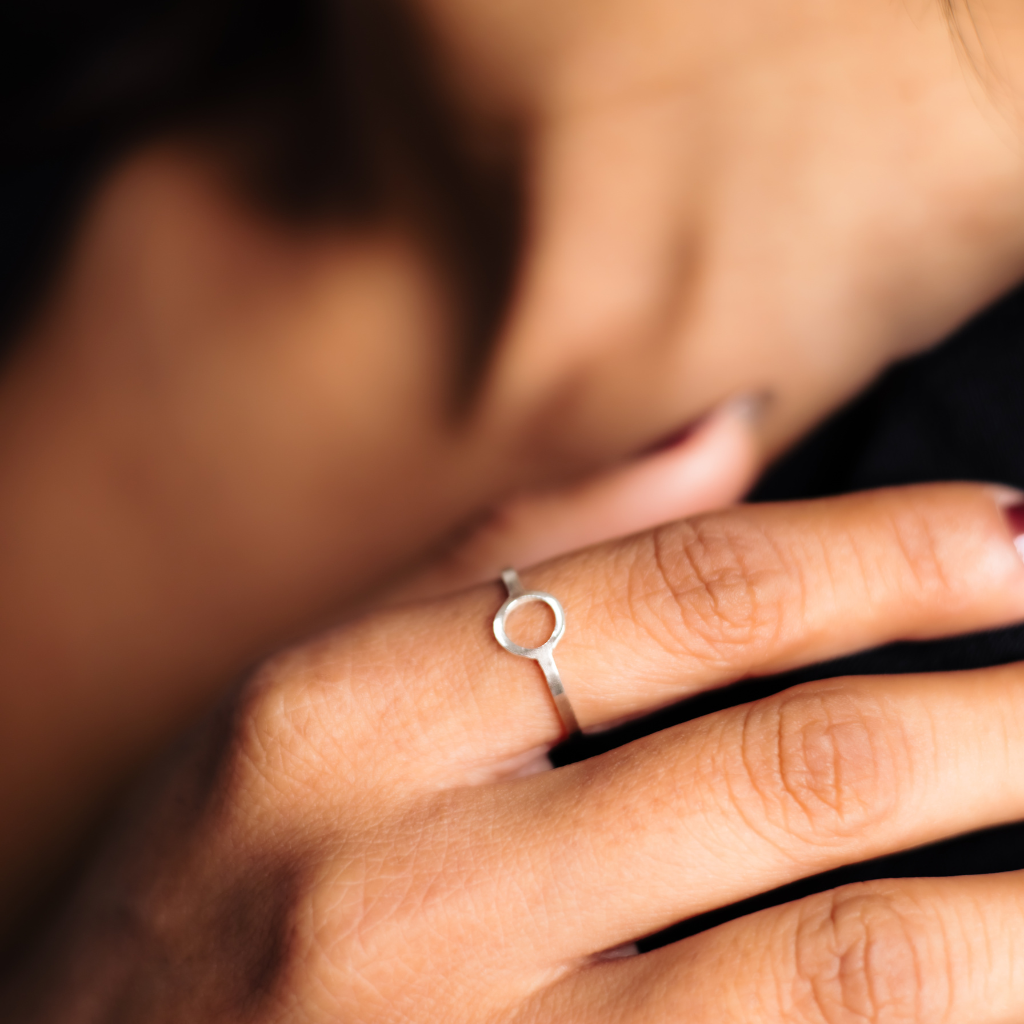 Anel Feminino em Prata - Circulo Vazado