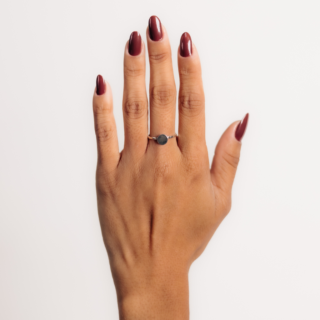 Anel Feminino em Prata - Medalha Lisa