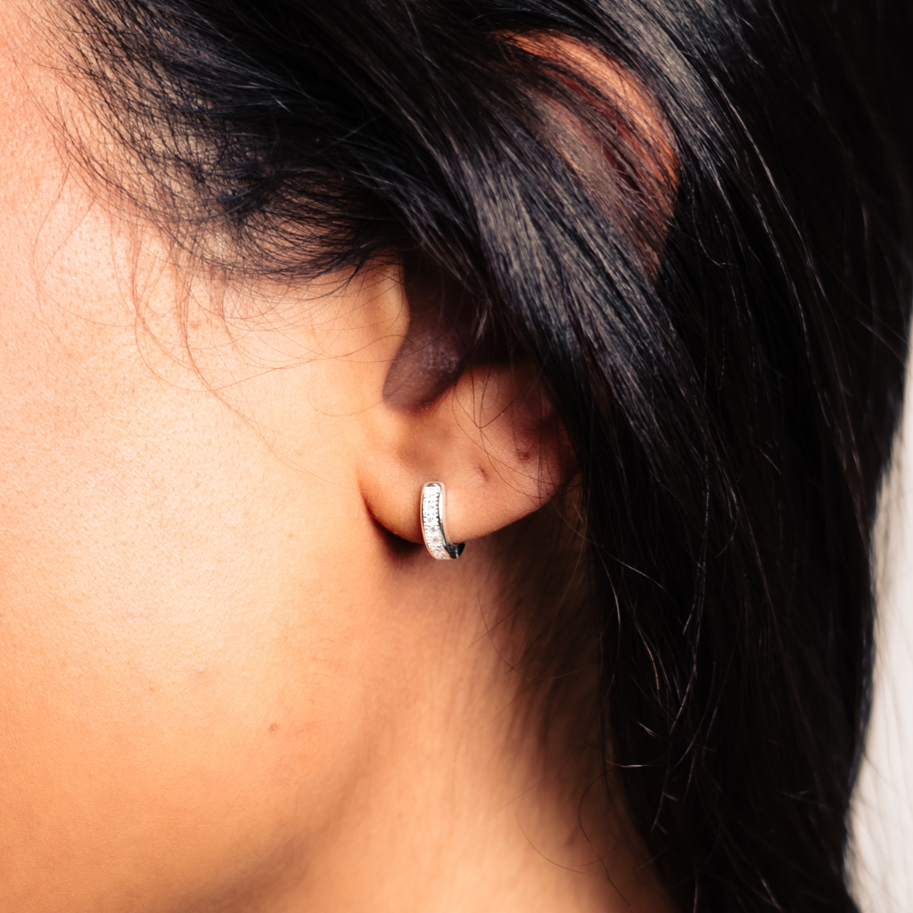 Argola Feminina em Prata 925 - Fileira Única