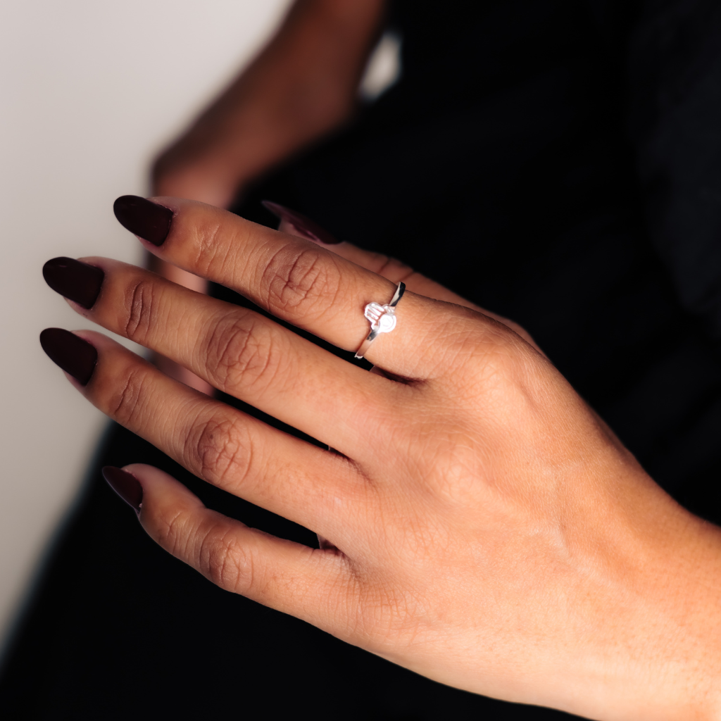 Anel Feminino em Prata - Mão de Fátima Ajustável