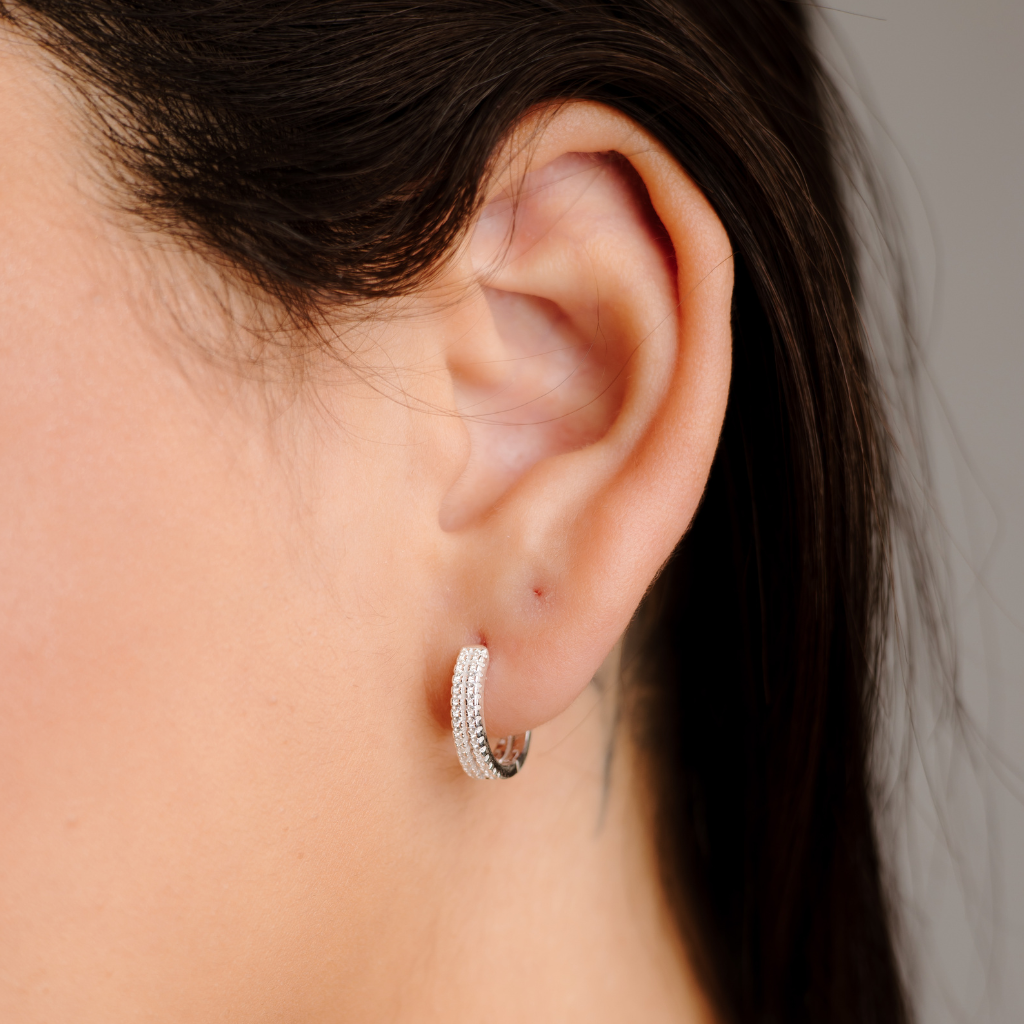 Argola Feminina em Prata - Dupla Cravejada