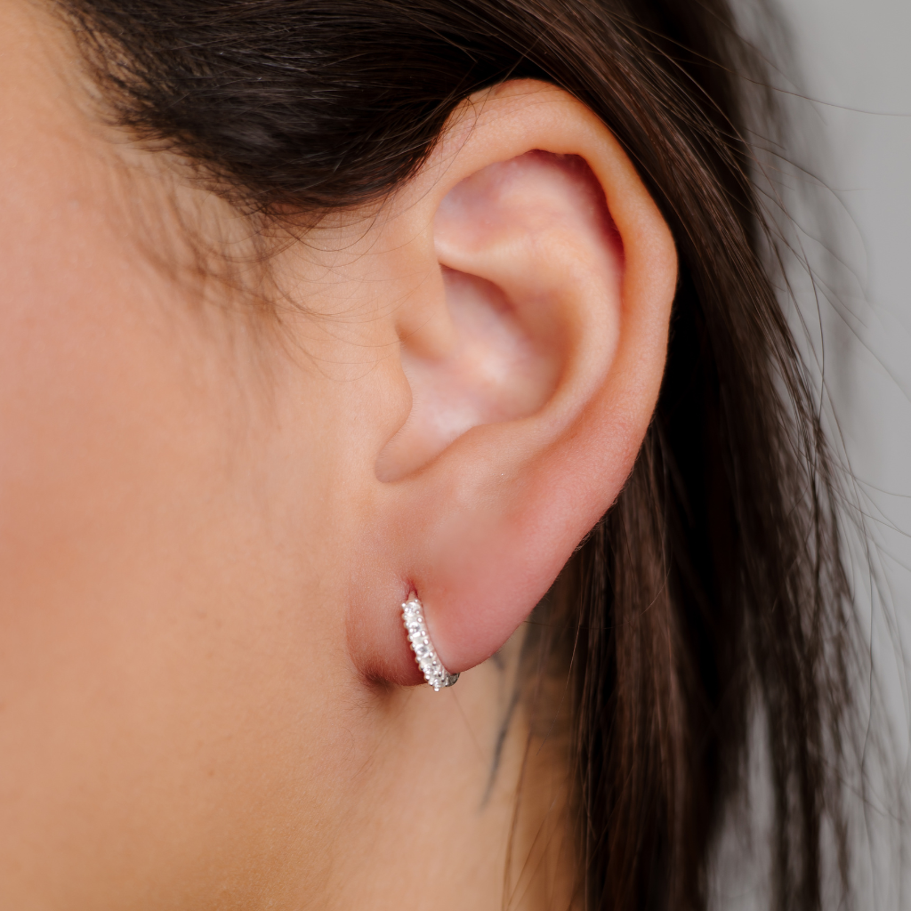 Argola Feminina em Prata - 6 Zircônias