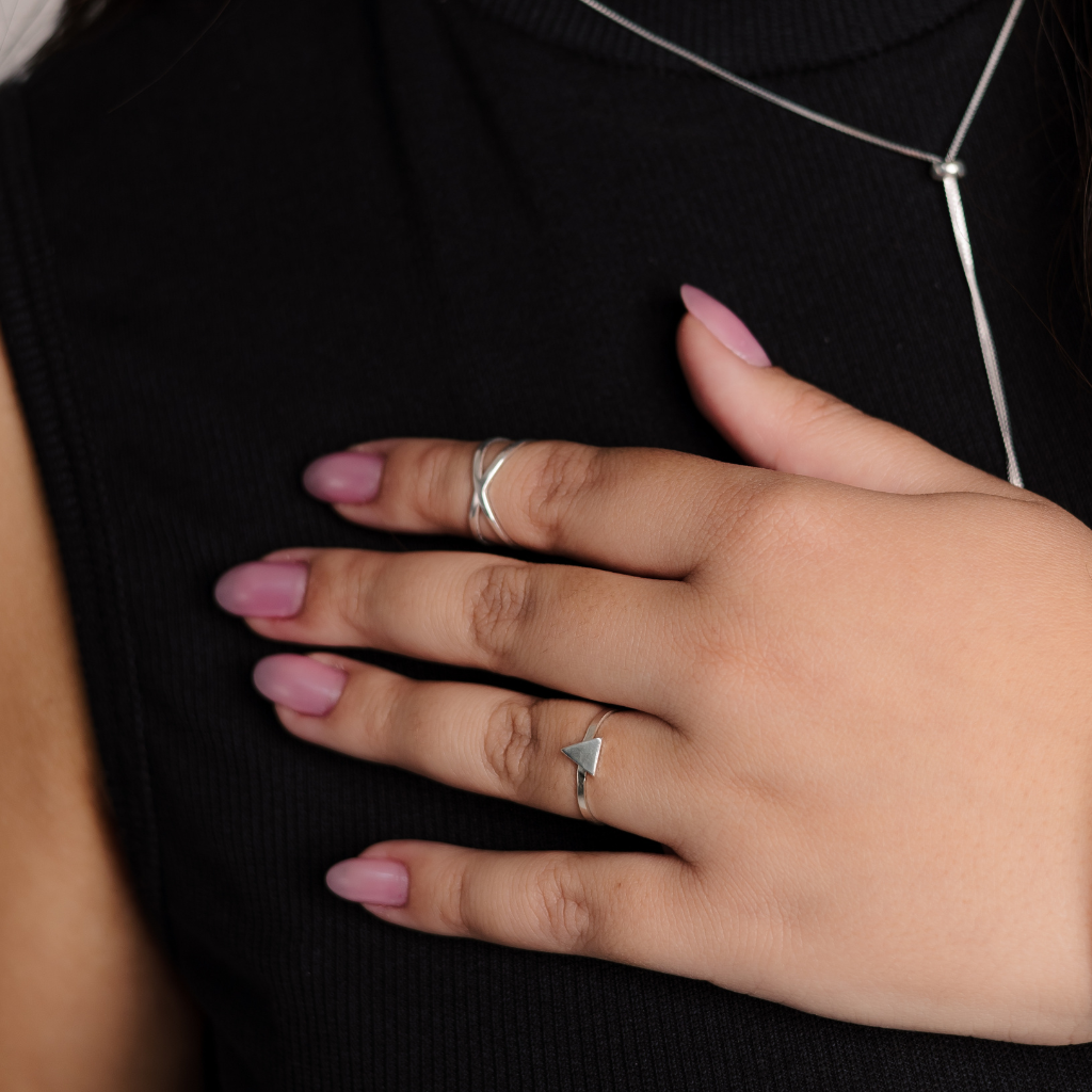 Anel Feminino em Prata - X Ajustável