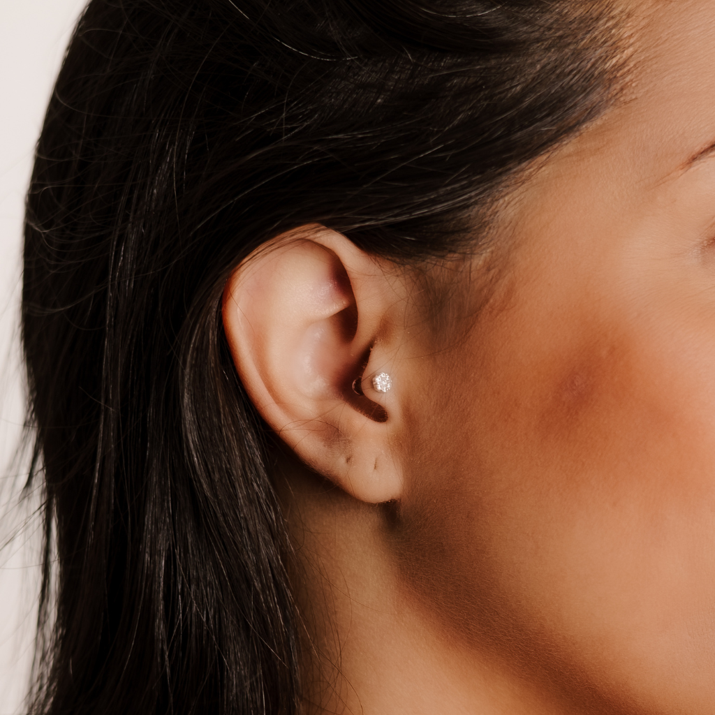 Piercing Feminino em Prata - Circulo Cravejado