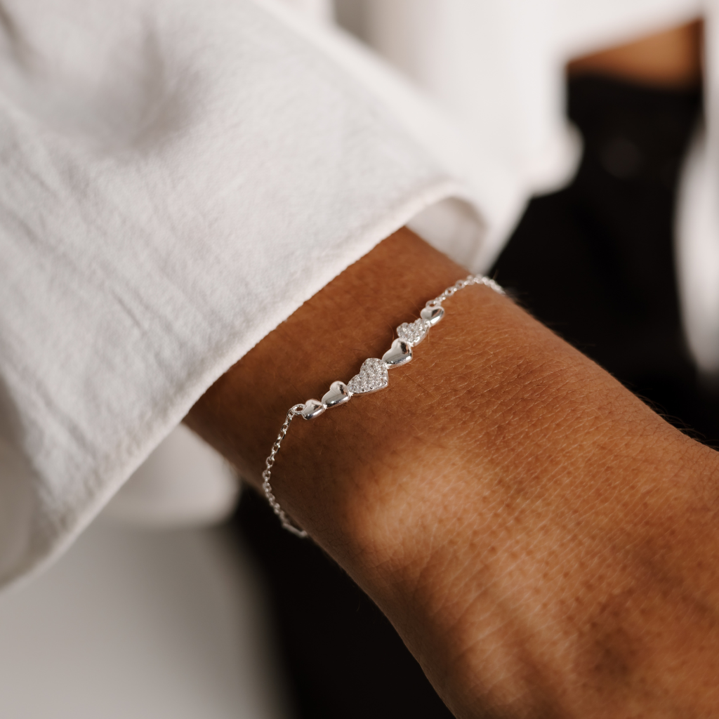 Pulseira Feminina em Prata - 6 Corações