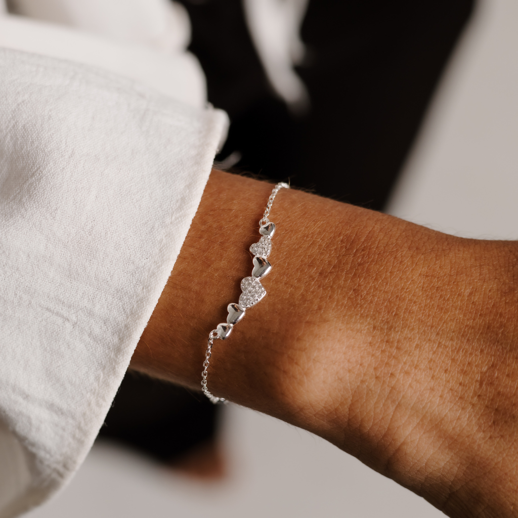 Pulseira Feminina em Prata - 6 Corações