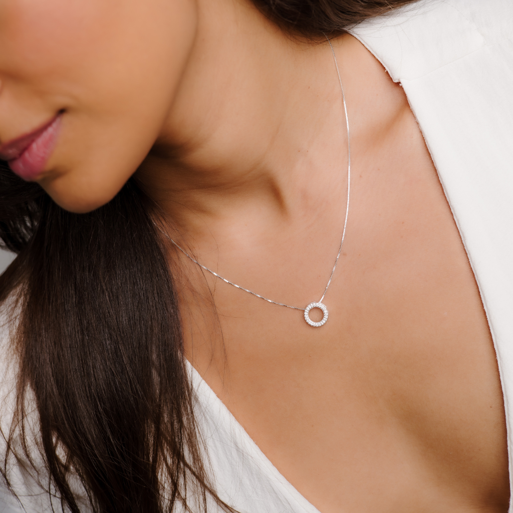 Colar Feminino em Prata - Circulo Cravejado