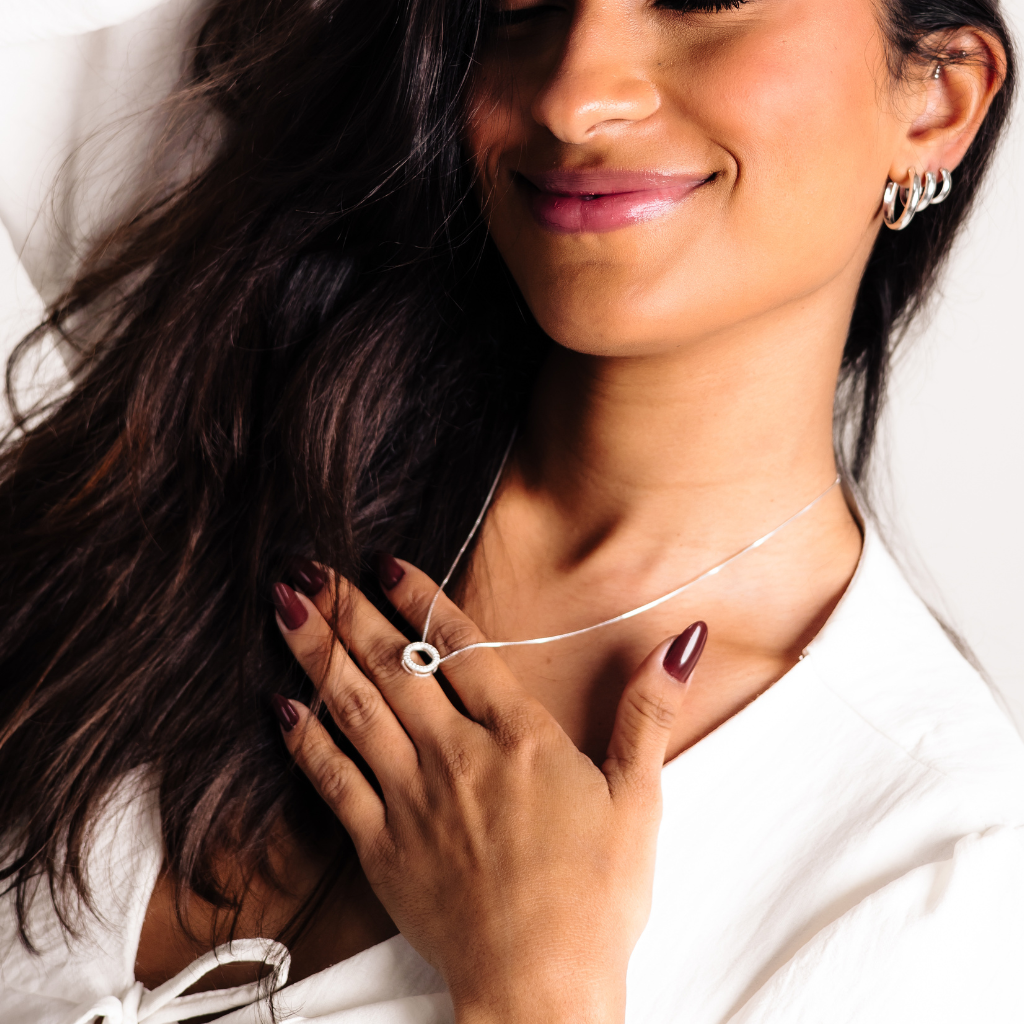 Colar Feminino em Prata - Circulo Cravejado