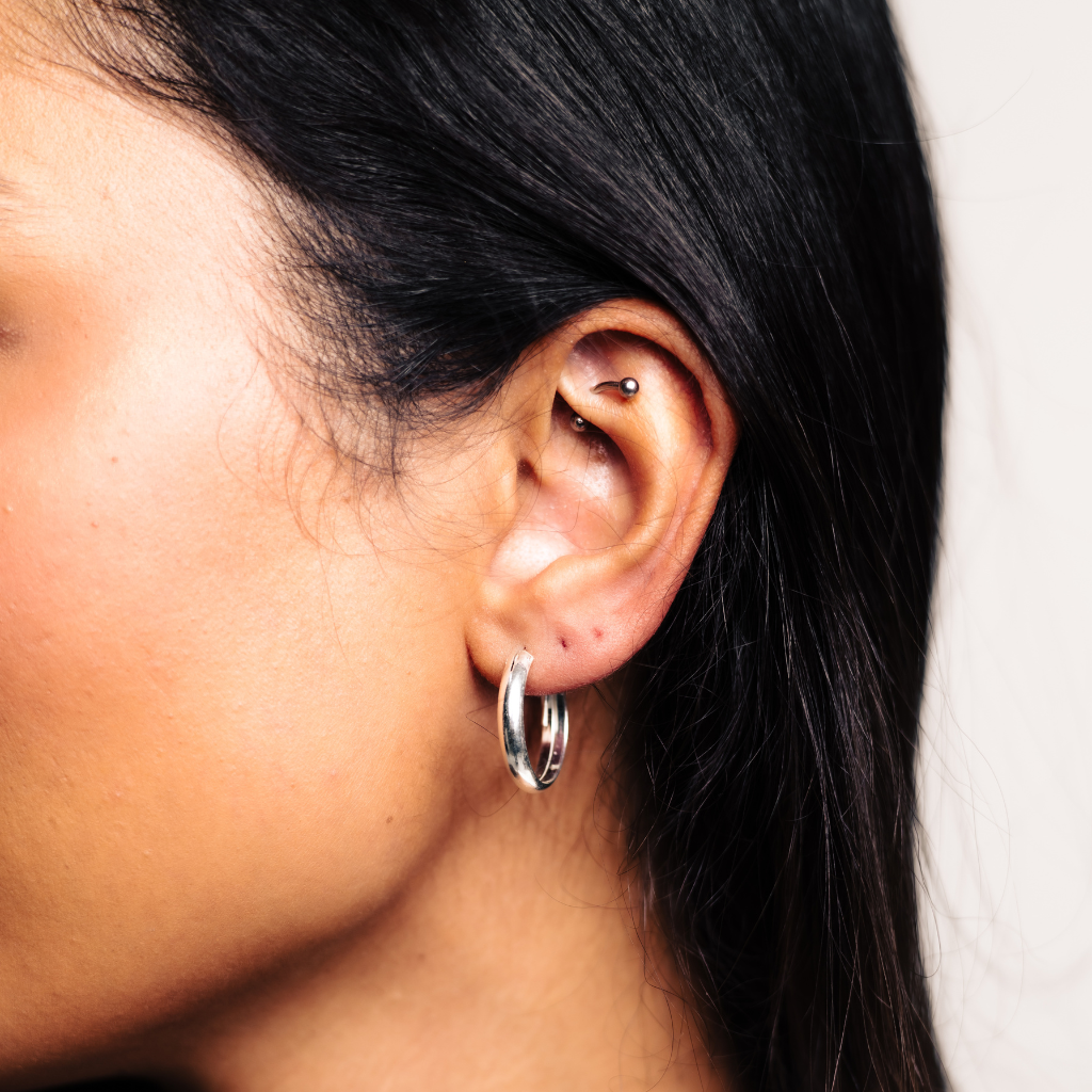 Argola Feminina em Prata - Lisa Abaulada