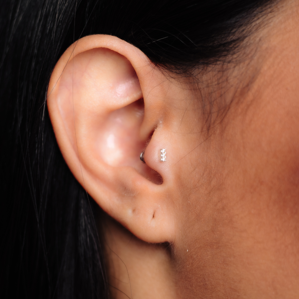 Piercing Feminino em Prata - Palito Cravejado