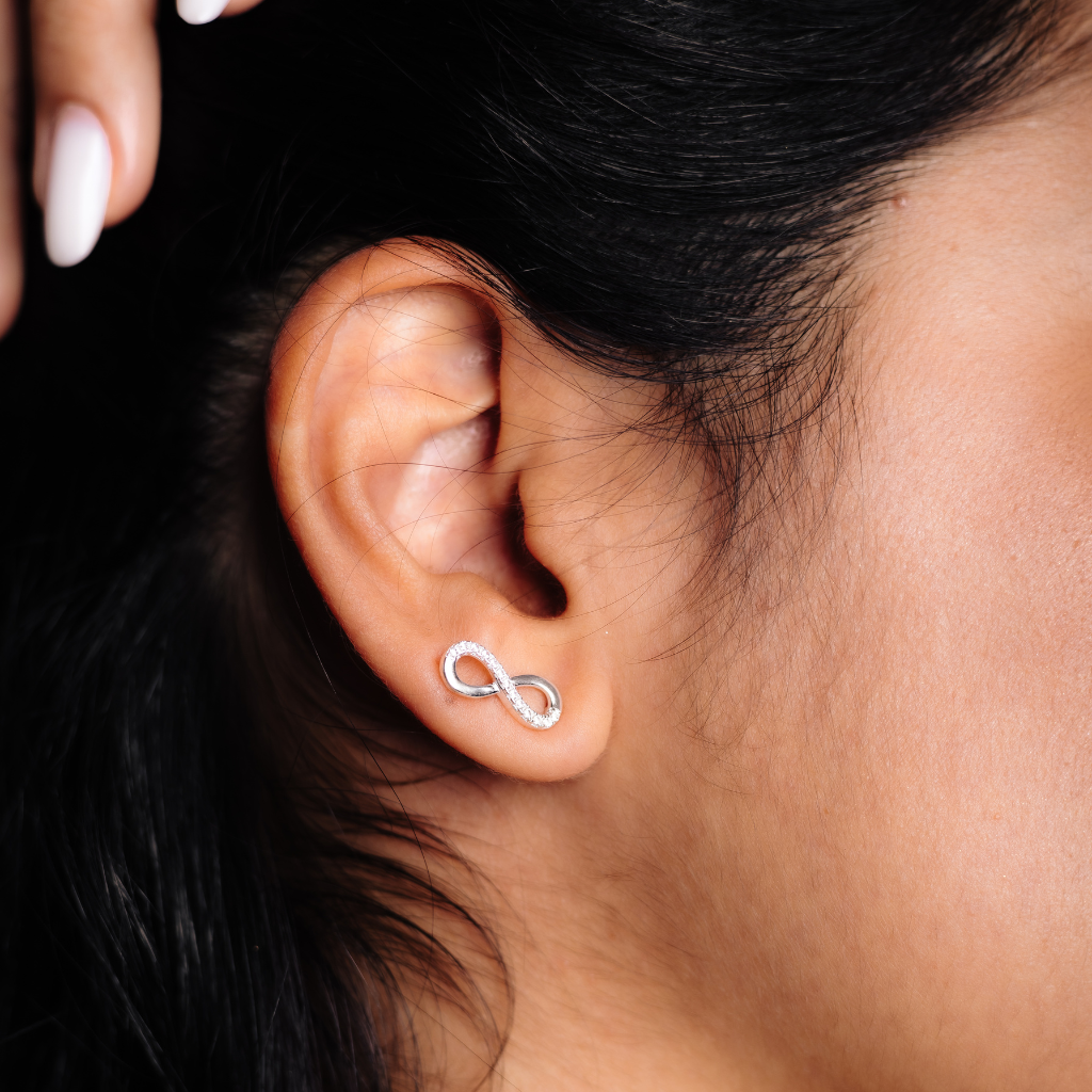Brinco Feminino em Prata - Infinito Cravejado