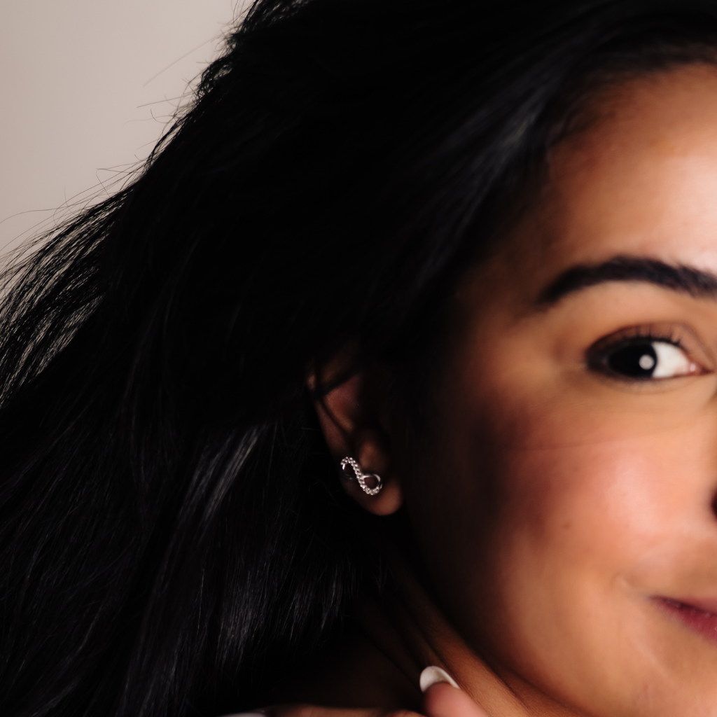 Brinco Feminino em Prata - Infinito Cravejado