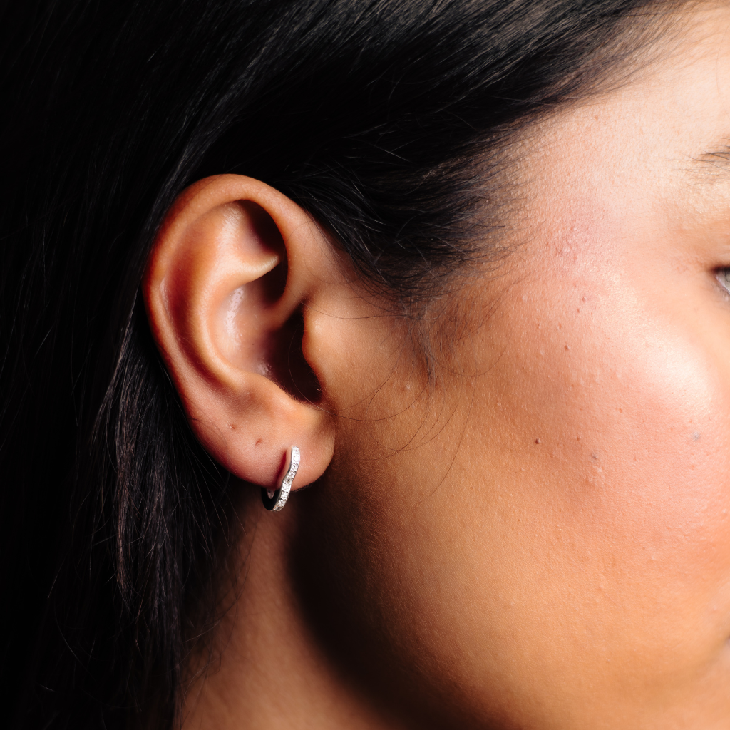 Argola Feminina em Prata 925 - Coração Cravejado