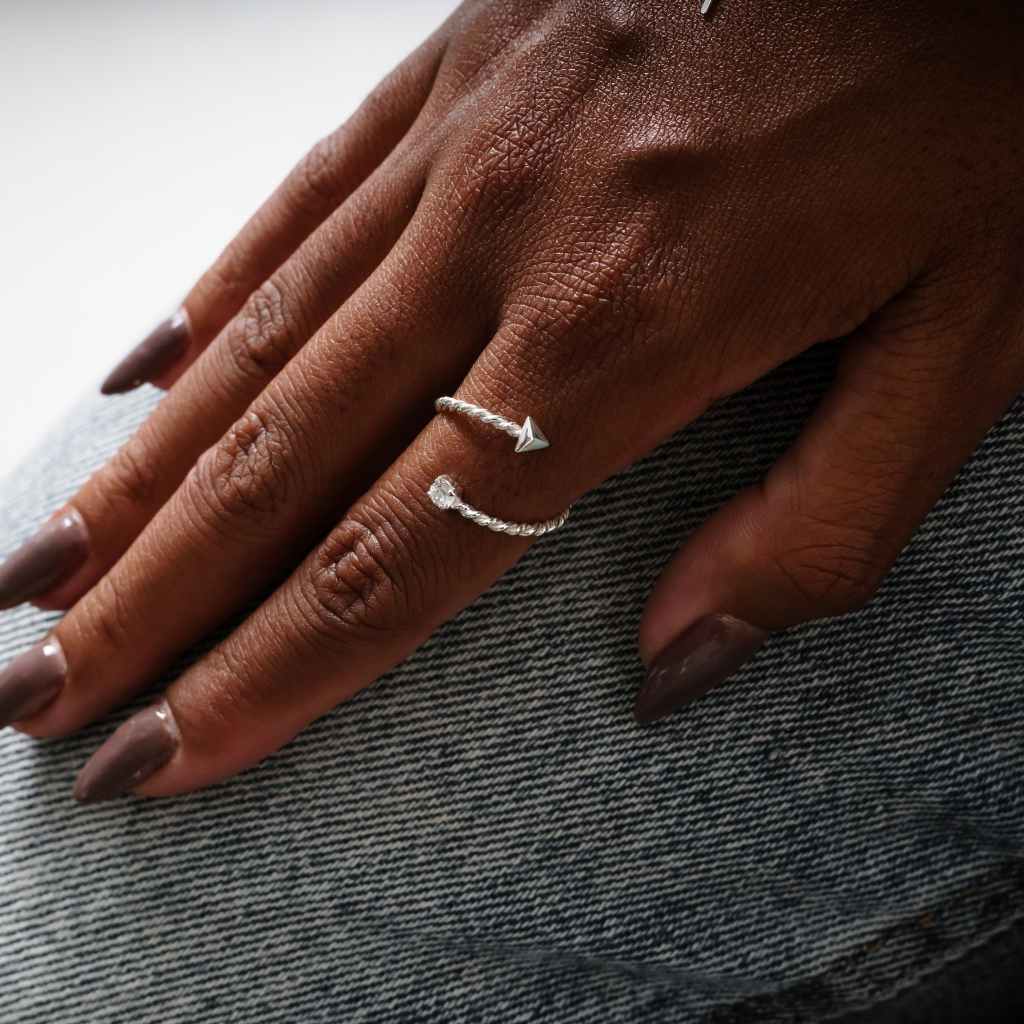 Anel Feminino em Prata - Ponto de Luz Regulável