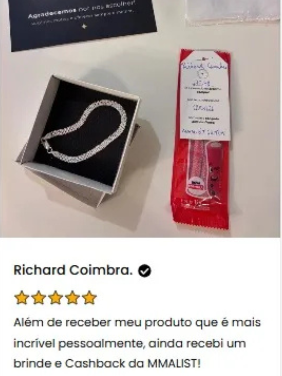 Cliente usando uma joia MMALIST