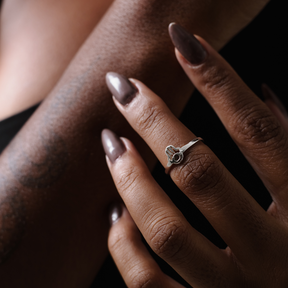 Anel Feminino em Prata - Mão de Fátima Ajustável