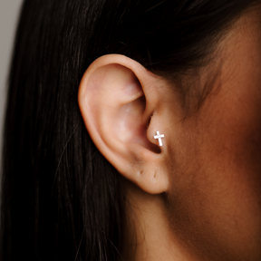Piercing Feminino em Prata - Cruz