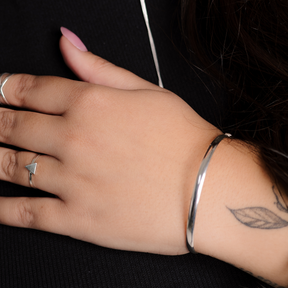 Bracelete Feminino em Prata - Fio Abaulado 4mm