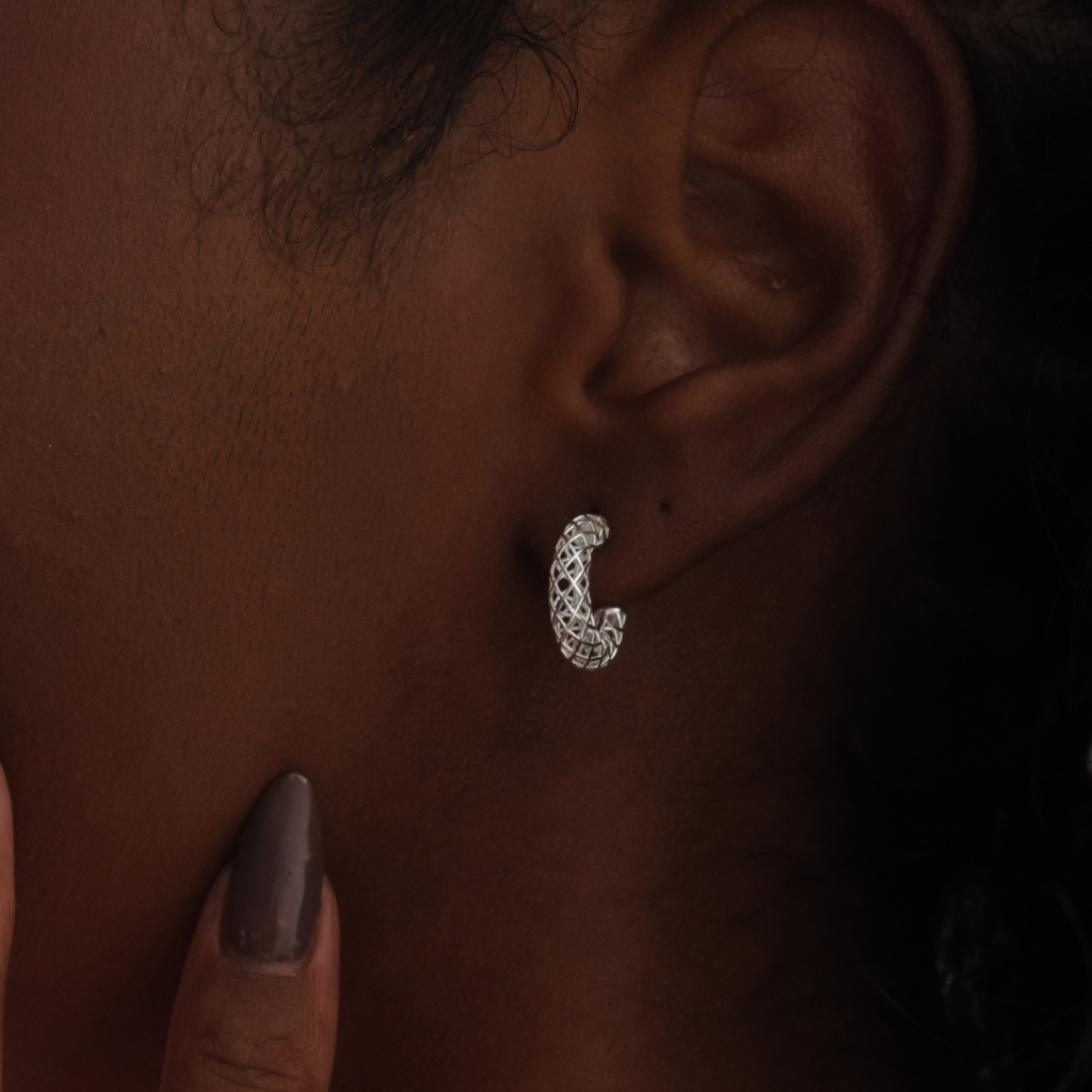 Brinco Feminino em Prata - Meia Argola