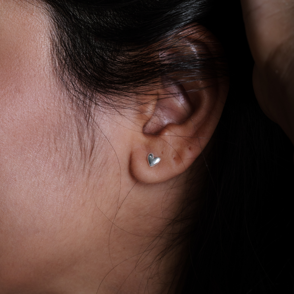 Brinco Feminino em Prata - Coração Liso