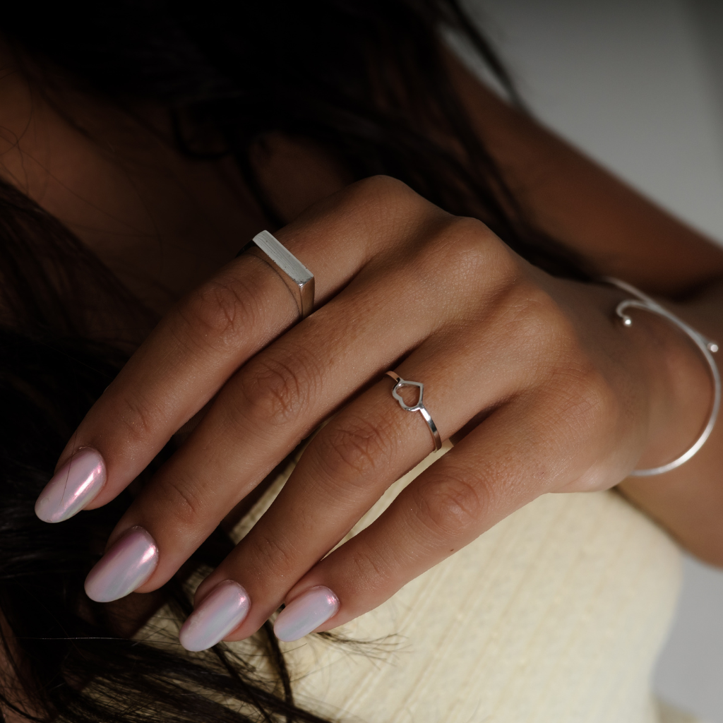 Anel Feminino em Prata - Coração Vazado