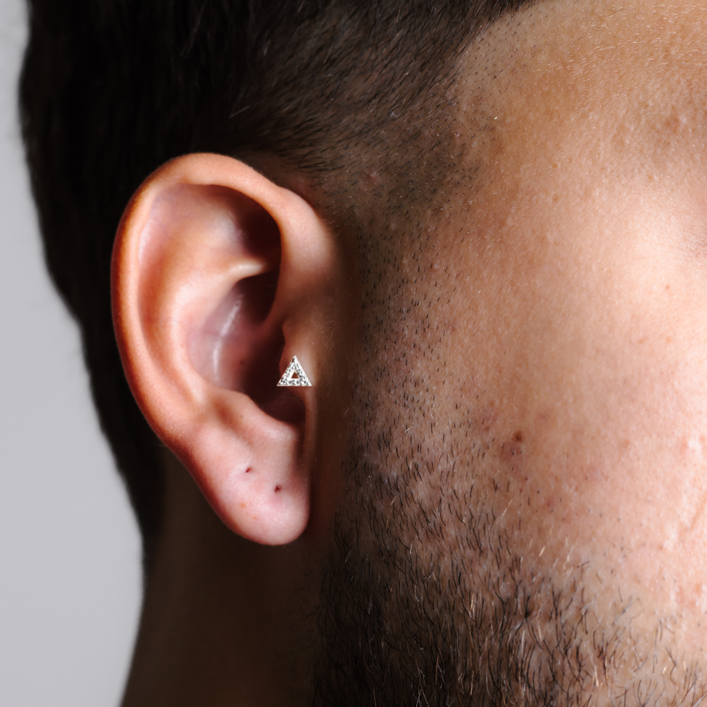 Piercing em Prata 925 - Triangulo Cravejado
