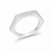 Anel Sextavado Diamantado em Prata 925 com acabamento premium.
