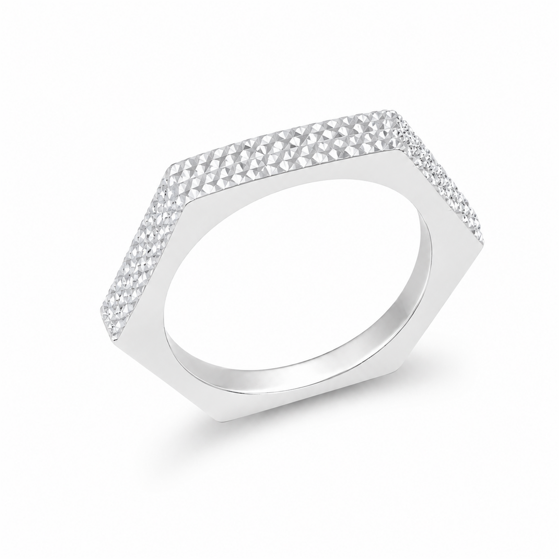 Anel Sextavado Diamantado em Prata 925 com acabamento premium.