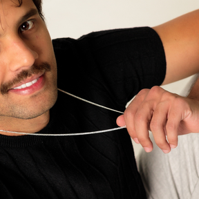 Corrente Grumet em Prata 925 combinada com pingente masculino.
