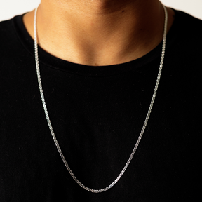 Corrente Oitinho em Prata 925 destacando um estilo minimalista e sofisticado.