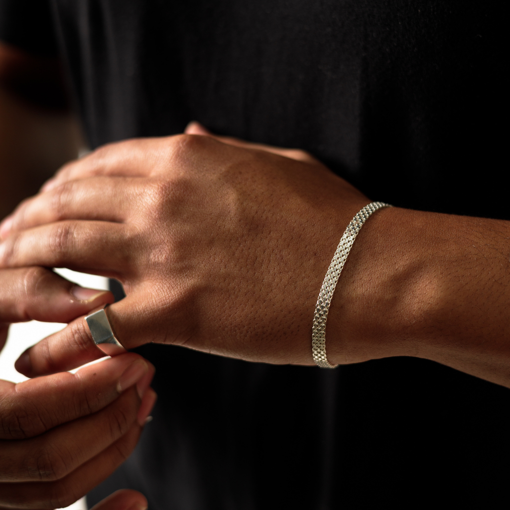 Pulseira Esteira 5 mm em Prata 925 com acabamento premium e design minimalista.