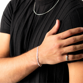 Pulseira Grumet em Prata 925 combinada com relógio masculino.